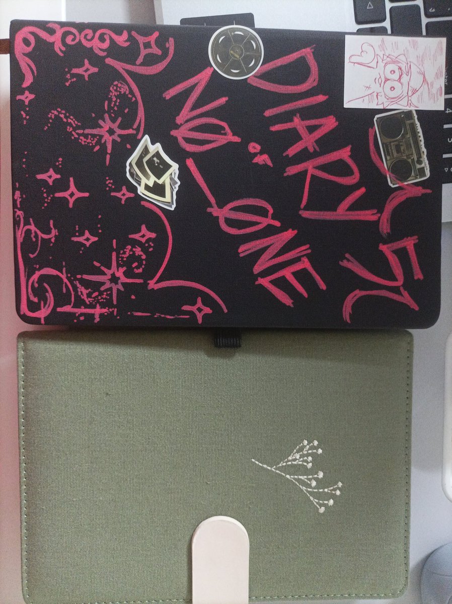 Flare_cat101's tweet photo. Bought myself some new sketchbooks. https://t.co/pku7HTtQAk