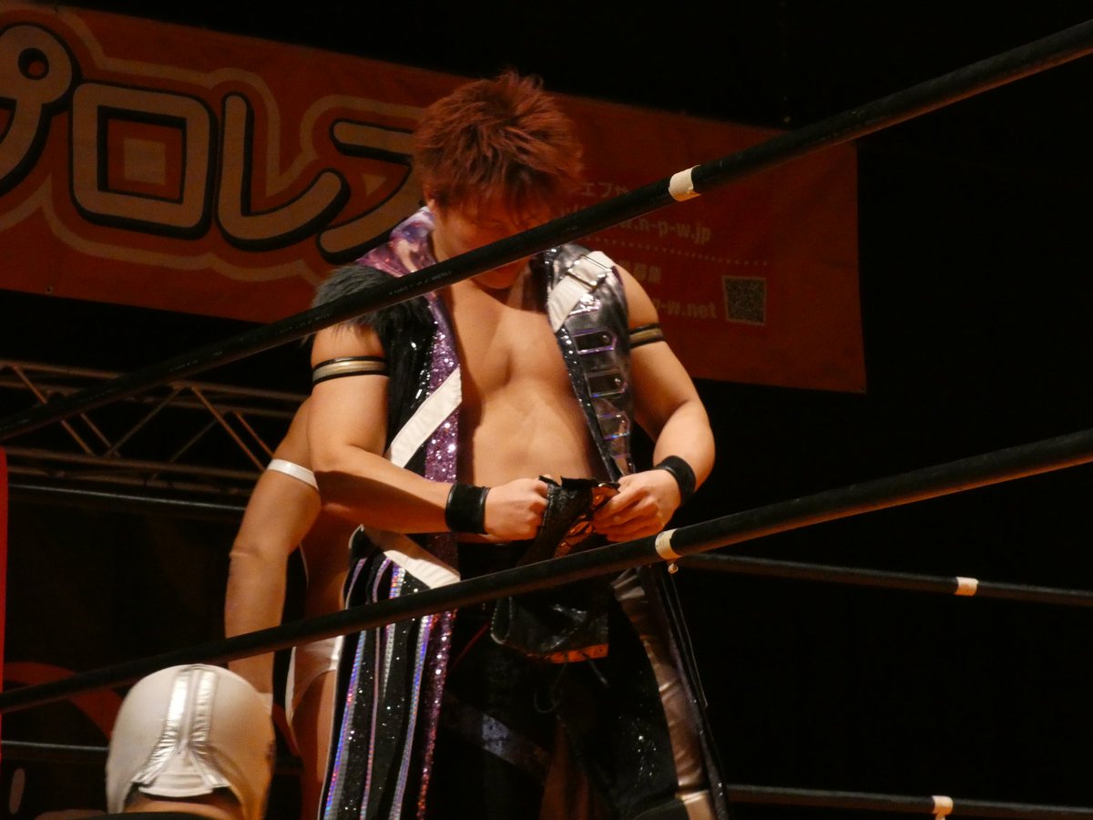 1004Ka0ruk0's tweet photo. #新潟プロレス #ビッグ・THE・良寛 #GAINA #岩本煌史 #大和ヒロシ
記念撮影と身支度の一幕🫠
何もかもしっかり丁寧なあたり人間性出るよなあと思ってたりする…🤔 https://t.co/umZwik3SO2