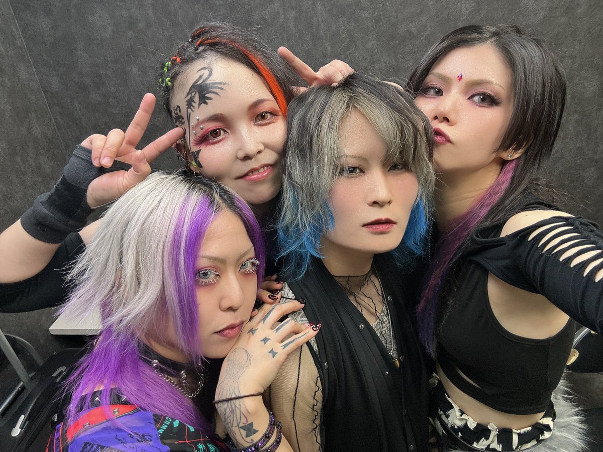 MANAMIX_HADICHI's tweet photo. krmc(  ･᷅-･᷄ )ﾜﾃｸﾗﾓﾁ
Happy Birthday✨🎊🎂🥳

載せたい写真たくさんある〜選ぶの大変w😩好きな角度のやつと可愛いのとセンターポジのやつ♡╰(*´︶`*)╯これからもカッコいいベース宜しく💙

#ハヂチ #4ヶ月連続生誕祭 #krmc https://t.co/de9tS8KM0e