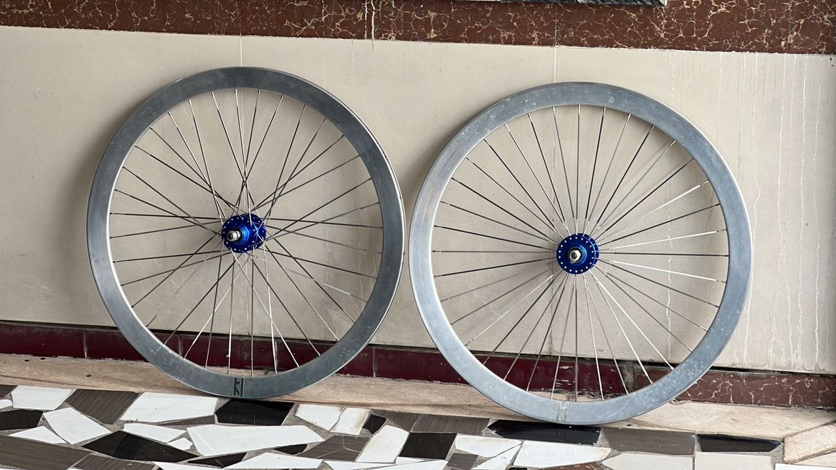 jualan aan tweet media