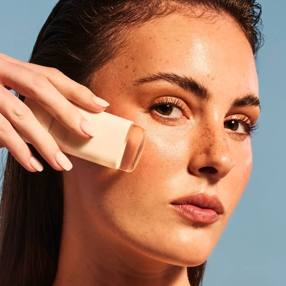 lidiaptrivino's tweet image. X
☀️Protección solar siempre contigo.
Descubre Dr. C. Tuna Invisible Sun Stick SPF50+: ✔ Transparente ✔ Protección UVA/UVB ✔ Ideal sobre maquillaje ✔Con Aloe Vera + antioxidantes
Desliza. Protege. Reaplica. Tu piel protegida en cualquier momento.
#SPF50 #ProtecciónSolar