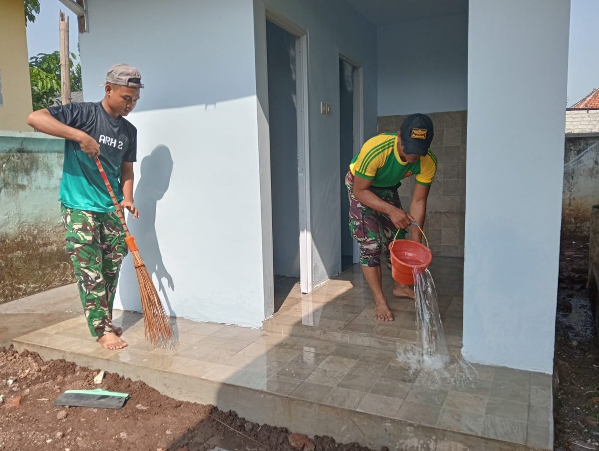 0819Kodim's tweet photo. Hari Terakhir TMMD, Mushola Wonosari Dapat Bonus Kamar Mandi Baru

Kebersamaan prajurit TNI dan warga kembali terlihat di Desa Wonosari, Kecamatan Gondangwetan, Kabupaten Pasuruan. Fasilitas kamar mandi (MCK) di mushola yang sebelumnya rusak kini telah selesai direhabilitasi. https://t.co/tVLdGXITq0