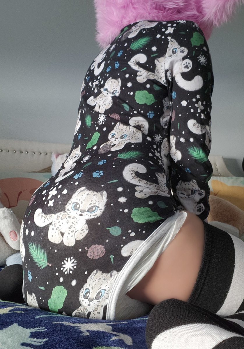 Would you cuddle with an espeon? 👉👈