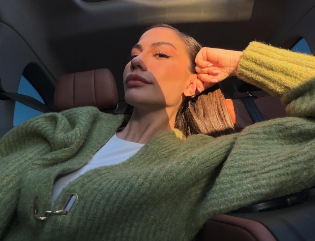 Hiçbirşey deǧişmedi, ya bebeksin ya şekersin ☀️🧡:) 
<a href="/dmtzdmr/">Demet Özdemir</a> 
#DemetÖzdemir