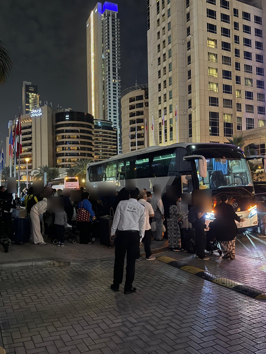 FranceEmirats's tweet photo. Dans la nuit de dimanche à lundi, l’équipe France aux Émirats arabes unis s’est de nouveau mobilisée pour permettre le départ d'environ 200 de nos compatriotes depuis Dubaï vers la France via Oman, à bord d’un avion affrété par le ministère de l’Europe et des Affaires étrangères. https://t.co/eXwFSoXbLa