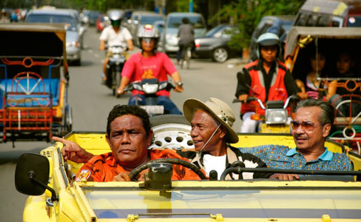 Pemuda Pancasila, salah satu kelompok algojo genosida kaum kiri saat terjadi peristiwa 1965, yg terkenal di antara mereka, Anwar Congo. 

Banyak anggota Pemuda Pancasila yg mendapatkan posisi setelah peristiwa tersebut, ada yg jadi gubernur, anggota dewan dan ada juga yg