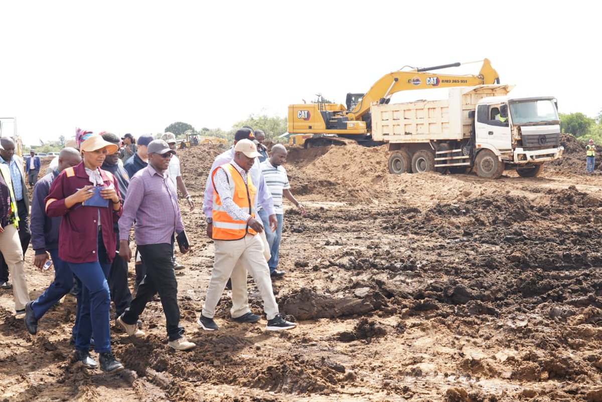 As we approach the D-day, we are pulling out all stops to ensure that the launch and subsequent construction of the Naivasha-Kisumu-Malaba Standard Gauge Railway project will be a success. 

Today, Kenya Railways Managing Director Mr. Philip Mainga was joined by the National