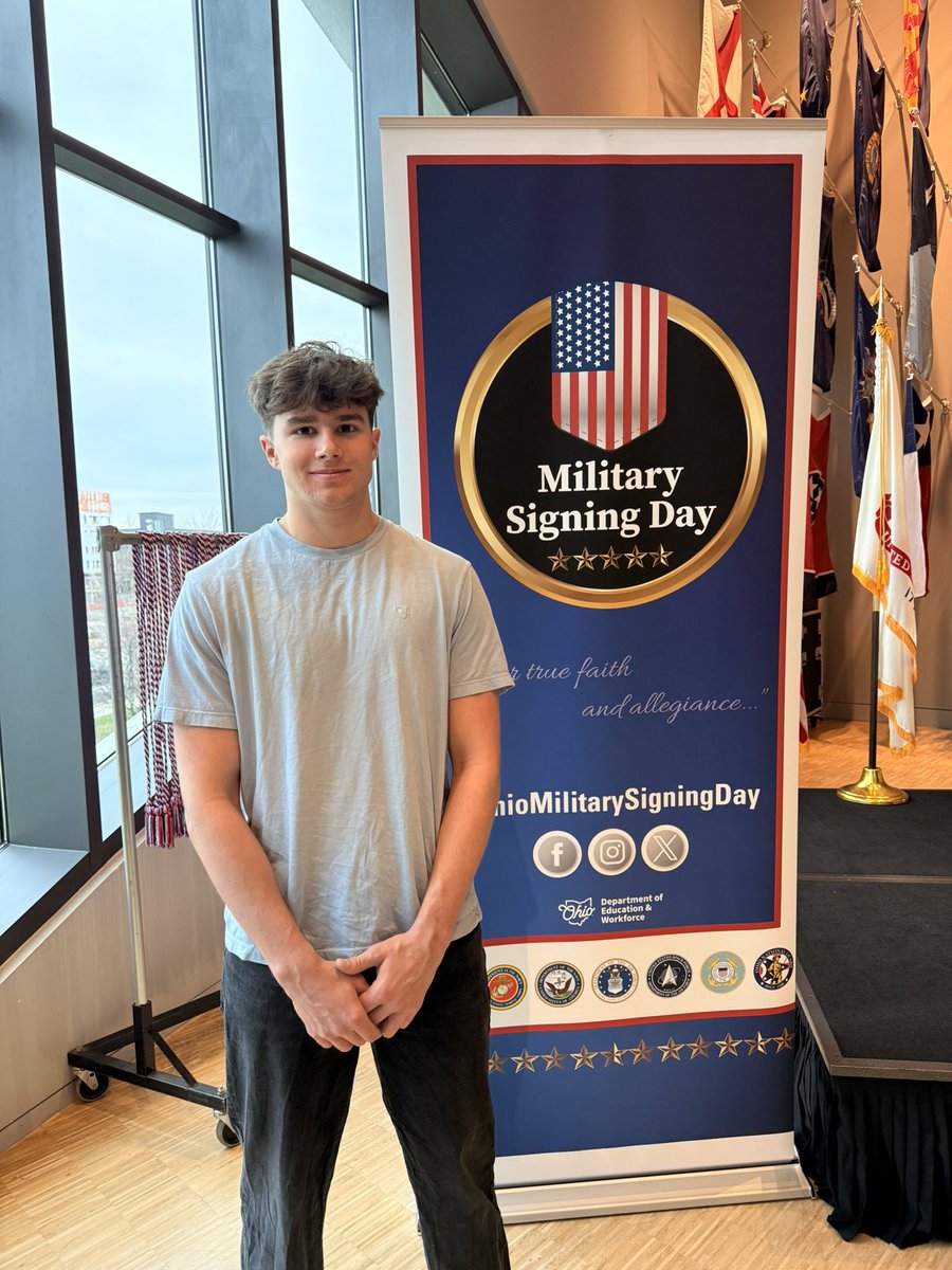 mossy510's tweet photo. Ohio Military Signing Day! Less than 1% enlist to serve this Great Country! Proud of you Chayse! #Ohiomilitarysigningday https://t.co/lnMGGGBZBI
