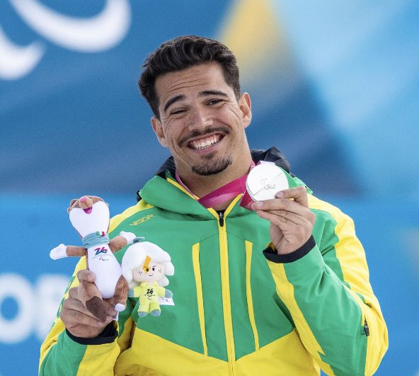 JÁ ESTÁ NA HISTÓRIA 🇧🇷

Primeiro medalhista paralímpico de inverno na história da América do Sul e Latina 

• Cristian Ribeira 🥈

#MilanoCortina2026