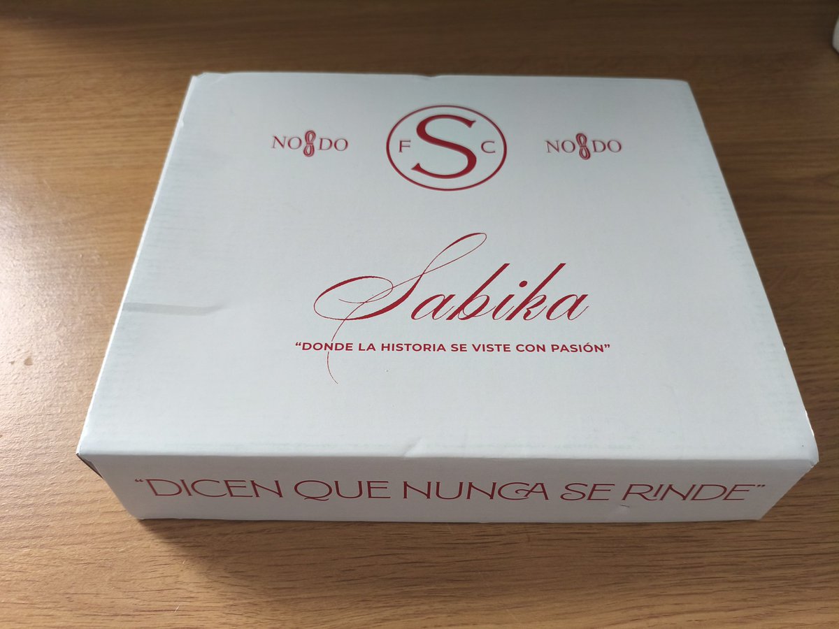 Top la camiseta y top en donde venía.

10/10 
<a href="/SabikaClub/">Sabika</a>