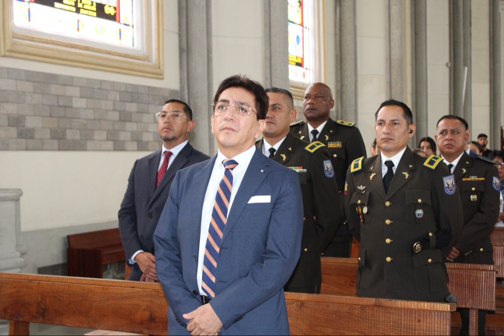 Dr. Marco Jirón en representación de la Presidencia de la <a href="/CorteStoDomingo/">Corte Provincial de Justicia de Santo Domingo</a>, asistió en el Tedeum por el LXXXVIII aniversario de profesionalización institucional de la @PoliciaNacional. Nuestro reconocimiento a quienes integran esta noble institución por su compromiso y servicio.