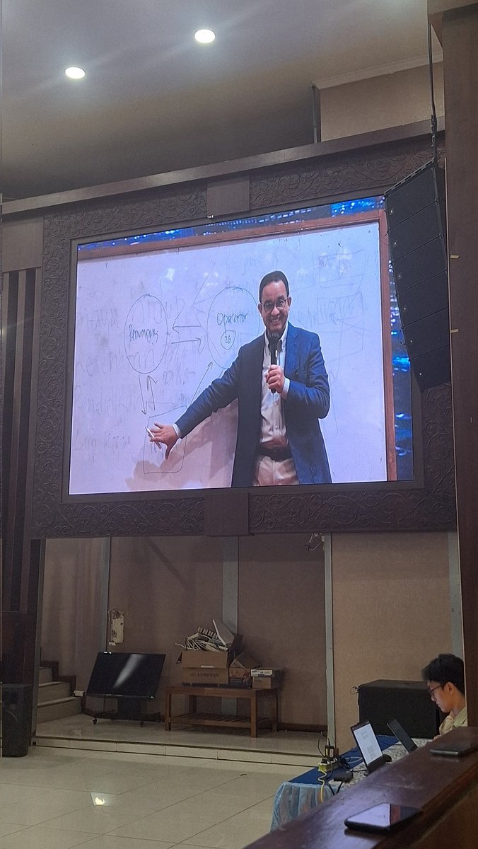 stdyme's tweet photo. @aniesbaswedan Terima kasih atas ilmunya Bapak🙏🏻. Senang sekali bisa bertemu dgn Bapak secara langsung🤗 https://t.co/wNzZ0DHidw