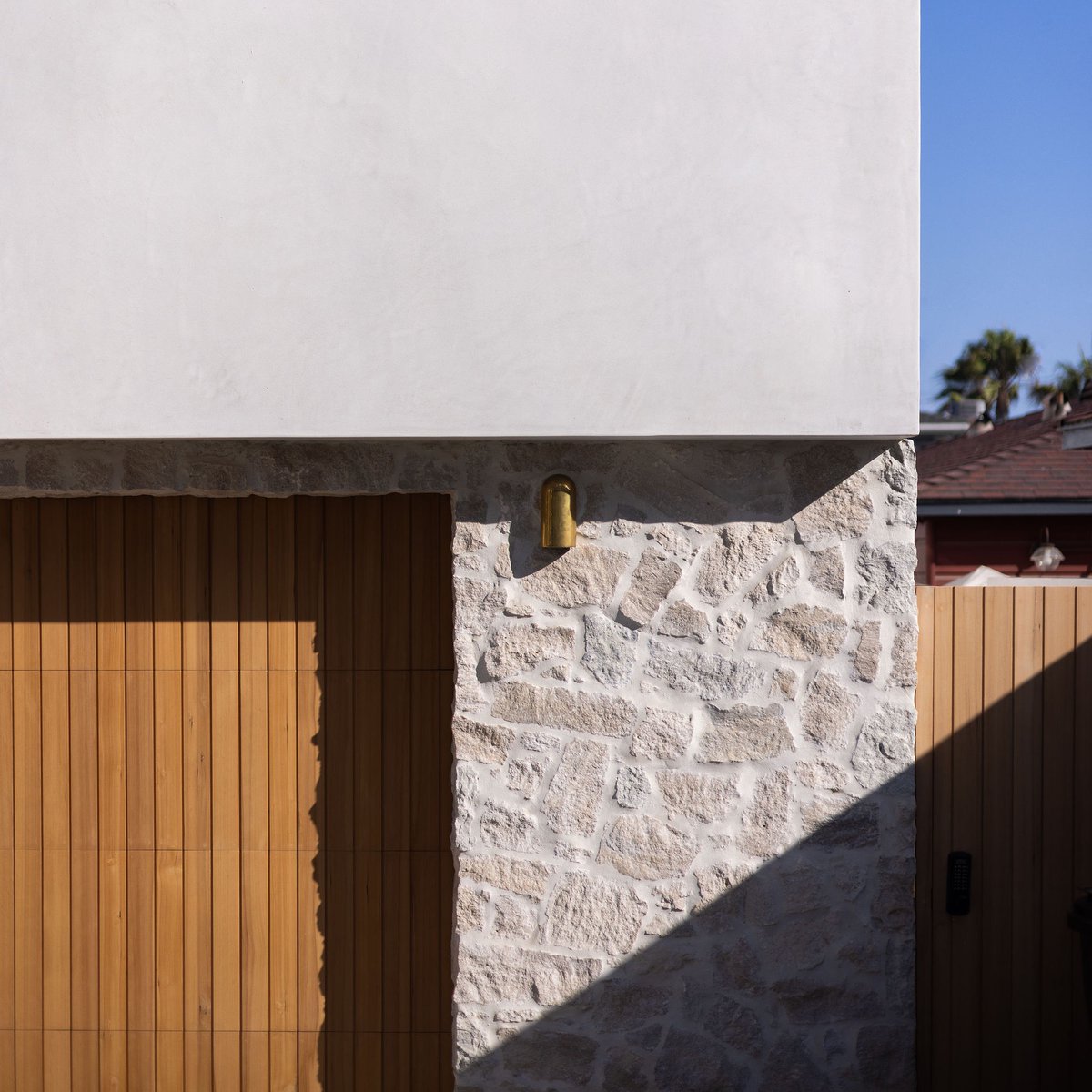 KŐ Tuscany, a genuine natural thin-veneer Stone. Installed with an over-grout to give a sense of established time, to this modern home.