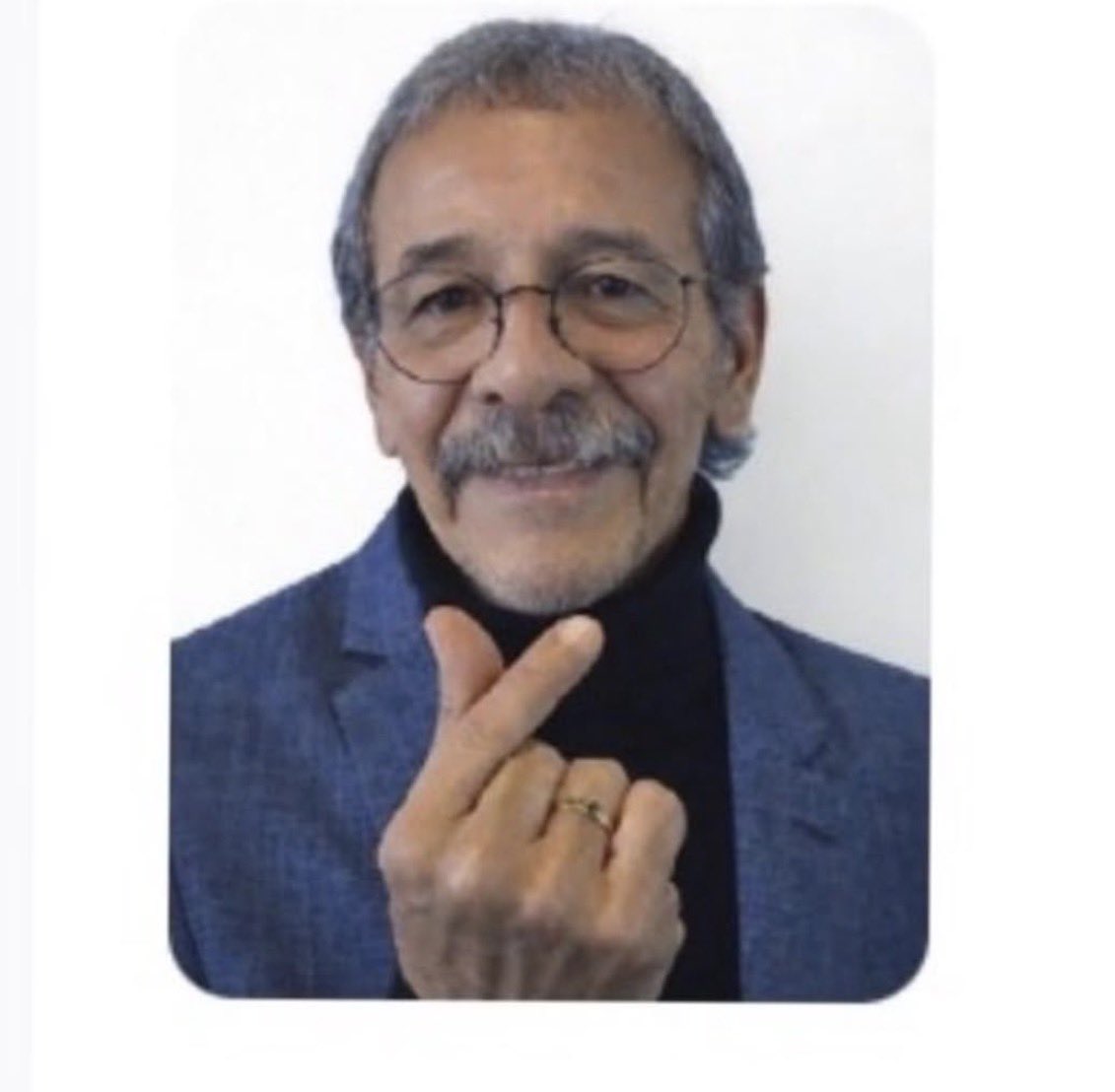 alejopinedo_'s tweet photo. En campaña / después de elecciones https://t.co/NKv2eztYhr