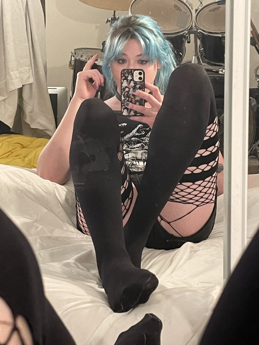 Buttonsafterdark tweet media