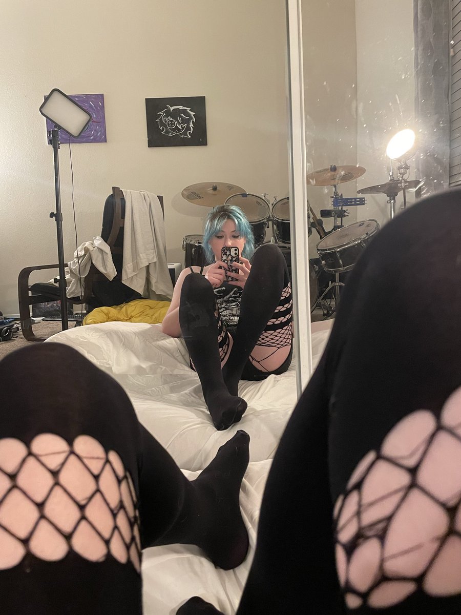 Buttonsafterdark tweet media