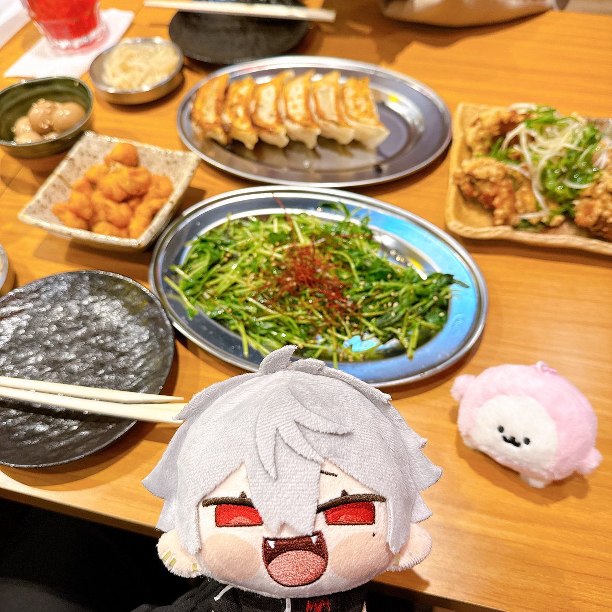 mai_ff7's tweet photo. 出張だったからさちと晩飯行ったよ〜ん🥟 https://t.co/33nt9ju5BU