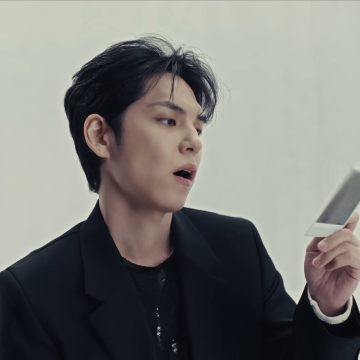 내가 저 종이보다 못한 삶이라니