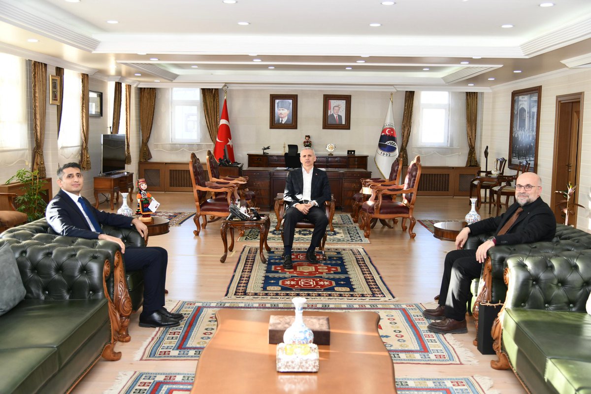 ErzurumVakiflar's tweet photo. Rehberlik ve Teftiş Kurulu Başkanımız Sayın Mustafa Babür ve Bölge Müdürümüz Sayın Murat Uslu, Ardahan Valimiz Sayın Mehmet Fatih Çiçekli’yi makamında ziyaret etti.

Gerçekleşen ziyarette vakıf eserlerinin korunması, yaşatılması ve vakıf hizmetlerinin bölgedeki çalışmaları üzerine değerlendirmelerde bulunuldu. 

Nazik kabulleri ve misafirperverlikleri dolayısıyla Sayın Valimize şükranlarımızı arz ediyoruz.

@muslu24 @ArdahanValiligi @VakiflarGM