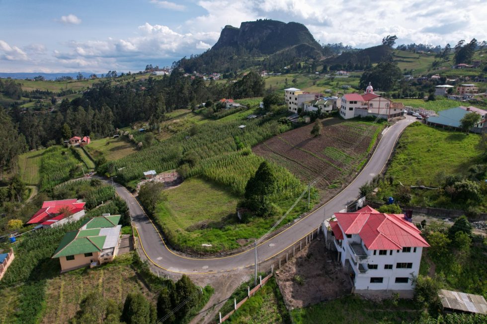 Prefectura mejora via en la comunidad San Miguel de Cojitambo - publicada en Noticias de la Provincia del Cañar - Ecuador - noticiasdelcanar.com/2026/03/10/pre…