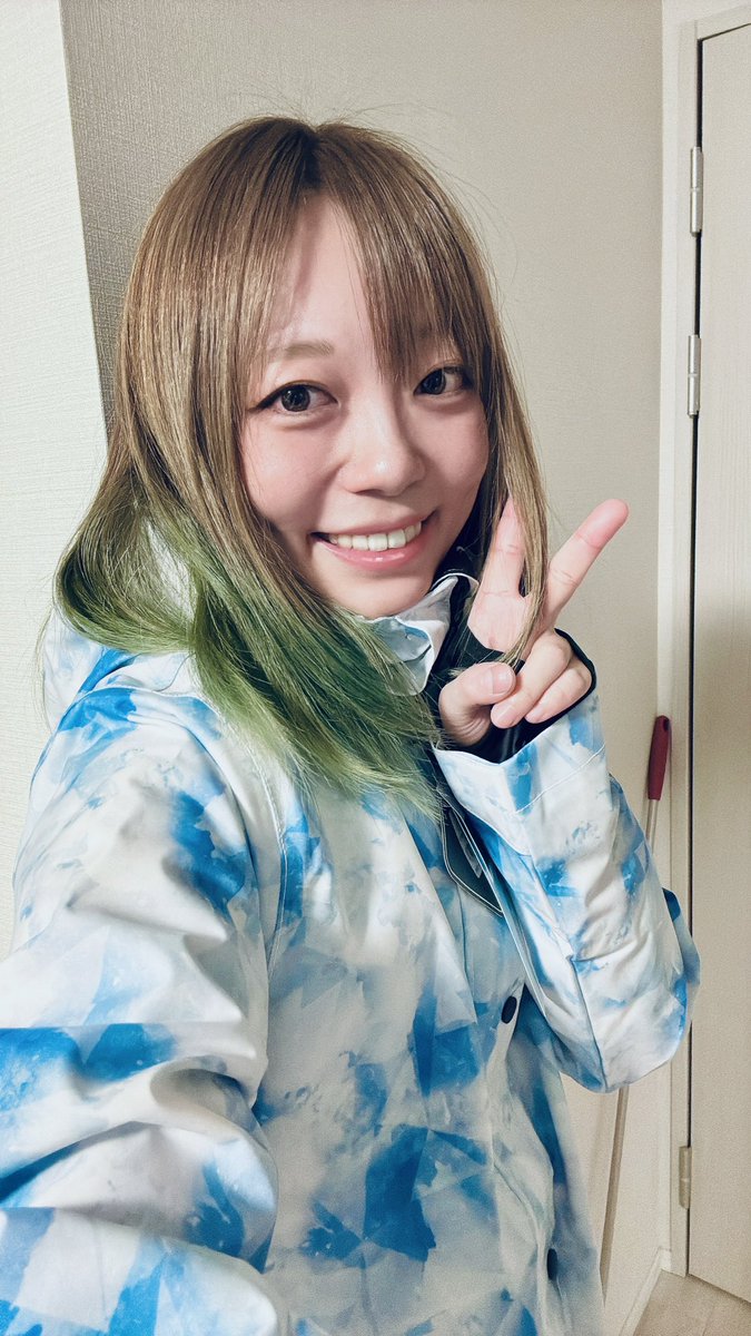layrayna's tweet photo. スノボウェア届いた！今シーズンもう1回行きたい！
#スノボ #スノボ女子 #スノボ初心者 https://t.co/QUniC533zG