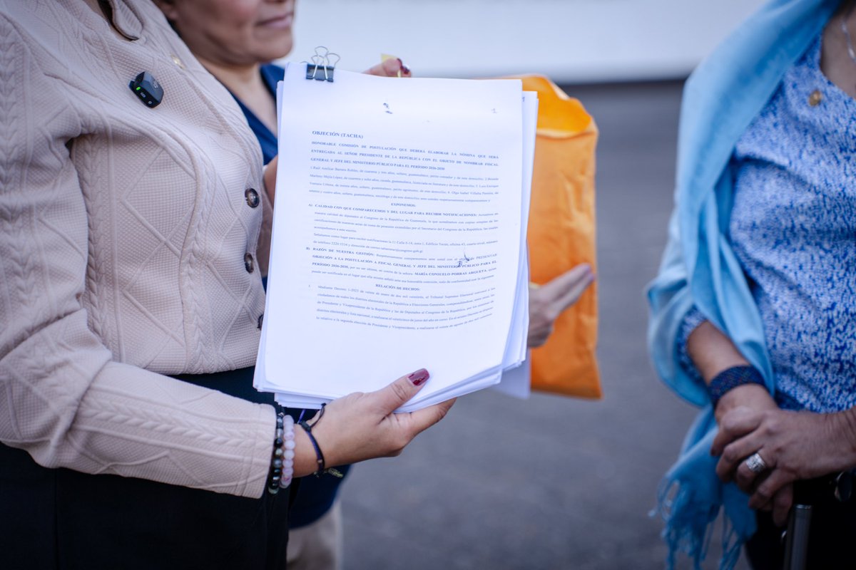 Como Bancada del <a href="/msemillagt/">Movimiento Semilla 🌱 🇬🇹</a> presentamos tachas en contra de Consuelo Porras, por su falta de idoneidad y honorabilidad

Porras ha perseguido a operadores de justicia, periodistas, defensores de derechos humanos y más. Deterioró el MP y debilitó la lucha contra la corrupción.