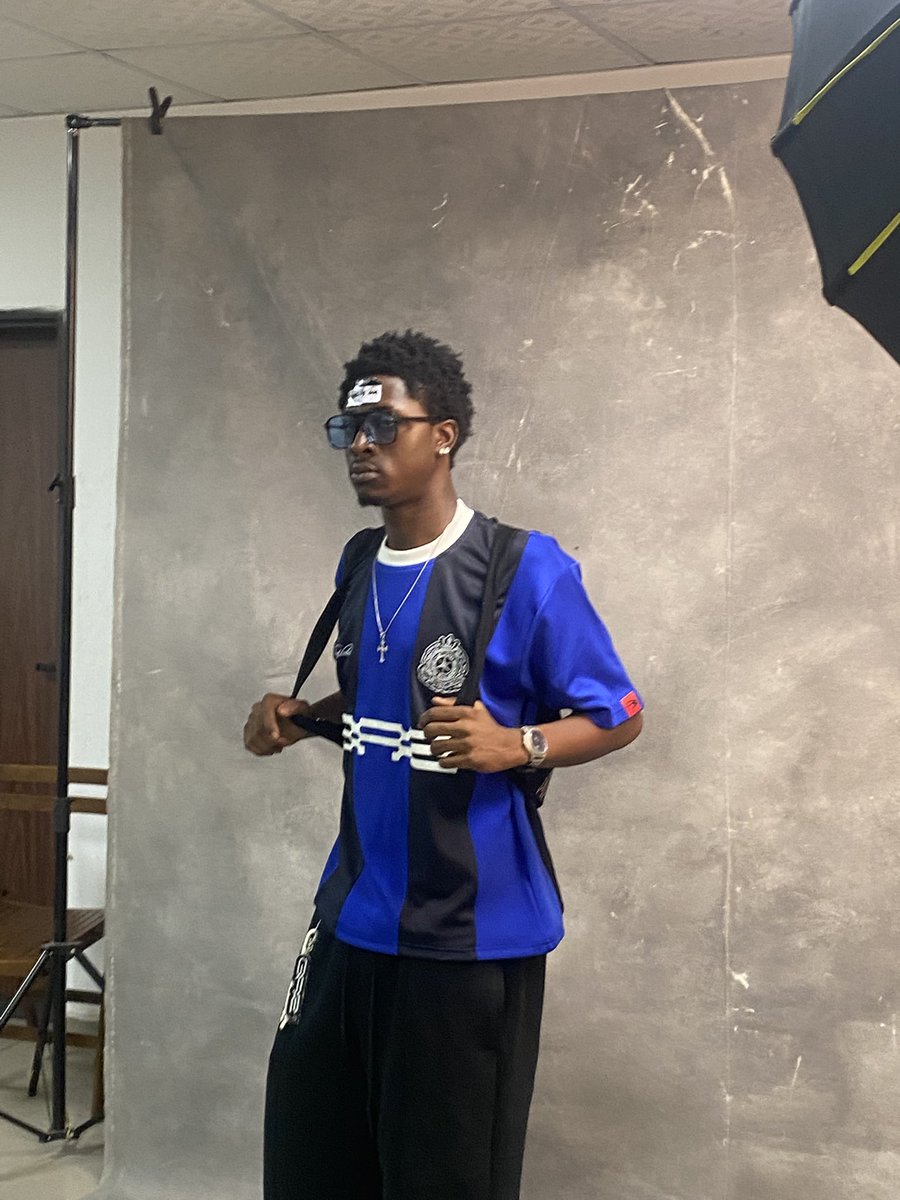 ayo0luwax's tweet photo. shots fired @Zlatan_Ibile @Zttwshop https://t.co/GcxIBaPuv9