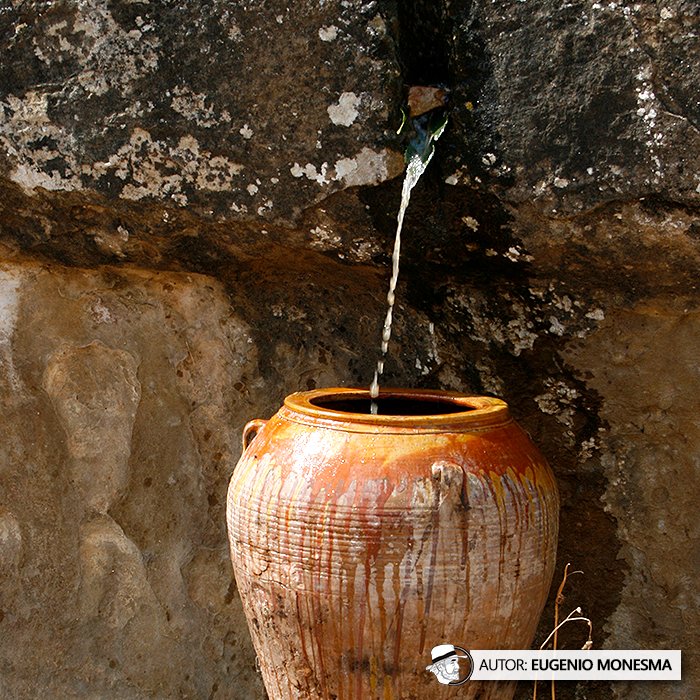EugenioMonesma's tweet image. 👣🍇 Antes de las máquinas… LOS #PIES HACÍAN EL #VINO. En este lagar de 400 años se pisaban las uvas como se hacía hace siglos.

En 2013 pude recrear este proceso de obtención del vino y del #mosto en este #LAGAR rupestre.

📽️ Documental COMPLETO (9'): youtu.be/CL9qDUw-nK4