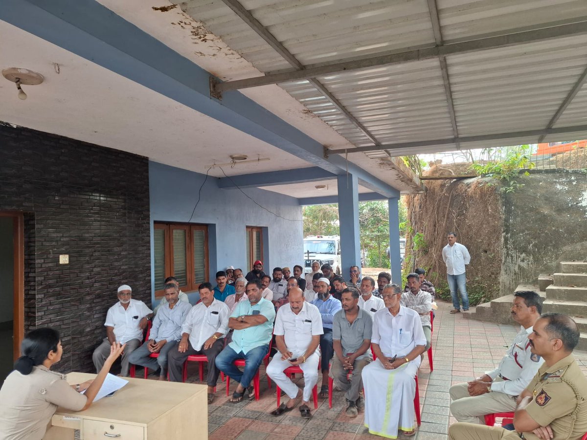 ದಿನಾಂಕ 10-03-2026 ರಂದು ಮಂಗಳೂರು ದಕ್ಷಿಣ ಉಪವಿಭಾಗದ ಕಛೇರಿಯಲ್ಲಿ ಮುಂಬರುವ ಯುಗಾದಿ ಮತ್ತು ರಂಜಾನ್ ಹಬ್ಬದ ಪ್ರಯುಕ್ತ ಧಾರ್ಮಿಕ ಮುಖಂಡರ ಶಾಂತಿ ಸಭೆಯನ್ನು ನಡೆಸಲಾಗಿರುತ್ತದೆ.