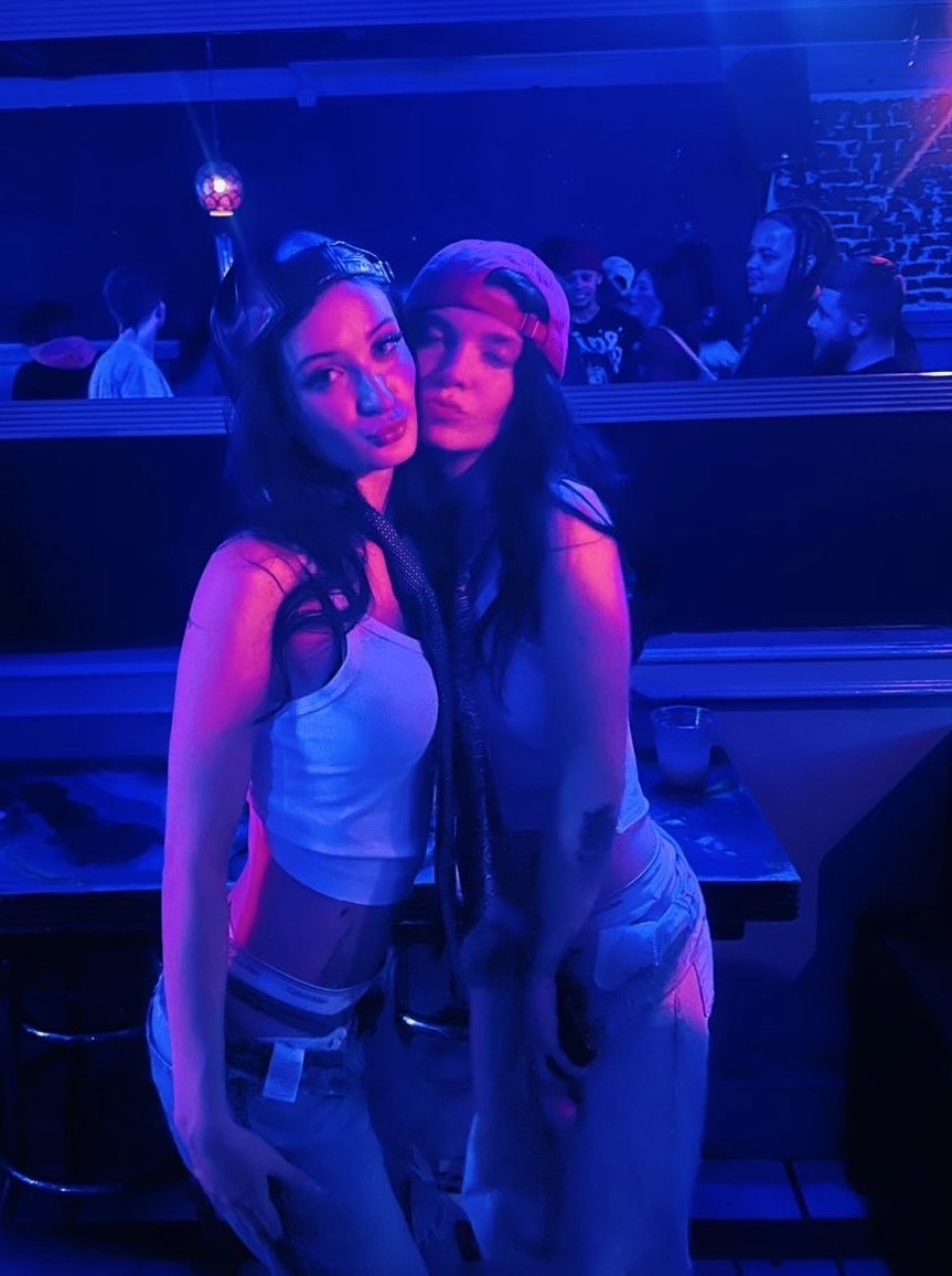 hexedbyheaven's tweet photo. tbt halloween😋 @isabellalove706 https://t.co/T88d4B78Tn