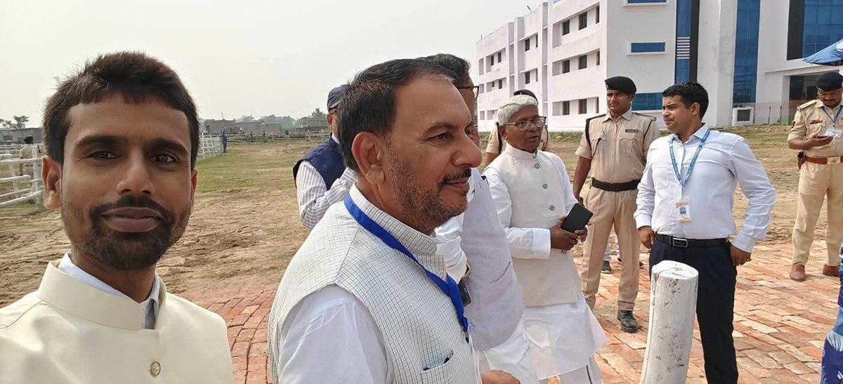 MKChaudharyJDU's tweet photo. माननीय मुख्यमंत्री श्री नीतीश कुमार जी ने #समृद्धि_यात्रा के तीसरे चरण की शुरुआत #सुपौल से की। इस अवसर पर आज सुपौल के निर्मली अनुमंडल अस्पताल के प्रांगण में युवा जदयू सुपौल के साथियों के संग मैं भी उपस्थित होकर अपने आदरणीय नेता का स्वागत किया।
#Supaul #supaulbihar #NitishKumar https://t.co/2ceudAQgGd