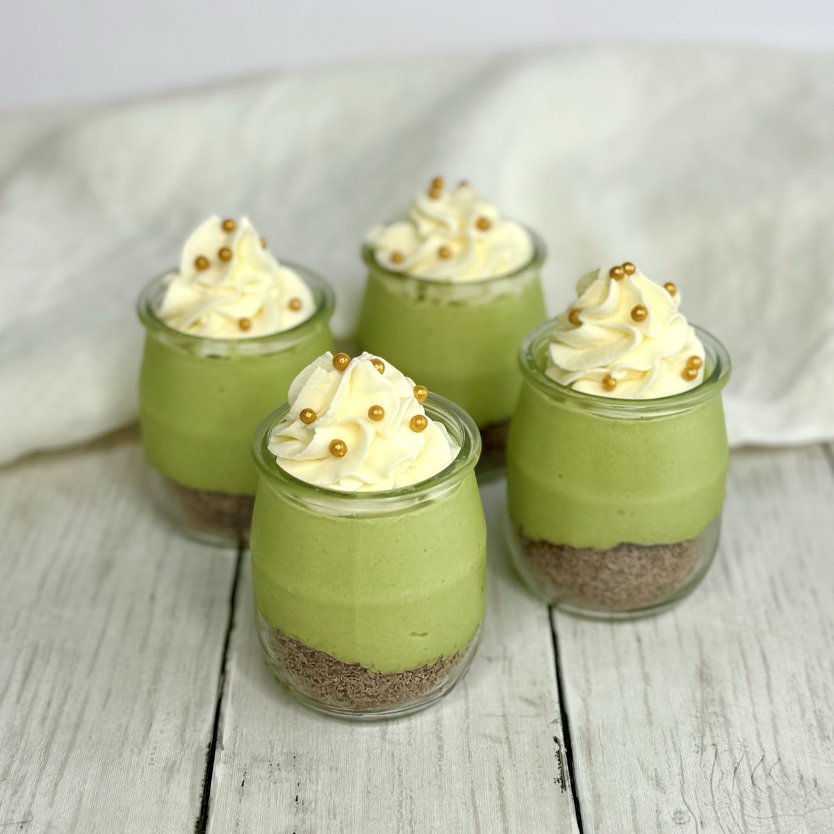 beautymomme's tweet photo. “Always remember that YOU are the pot of gold 💛 at the end of the rainbow 🌈 “ -SW and eating a pot of sugar free collagen mousse can’t hurt either, right?!?! WATCH FOR RECIPE https://t.co/JdetSUDfOa #potsofgold #stpattys #collagen https://t.co/C9Kx6EFUmn