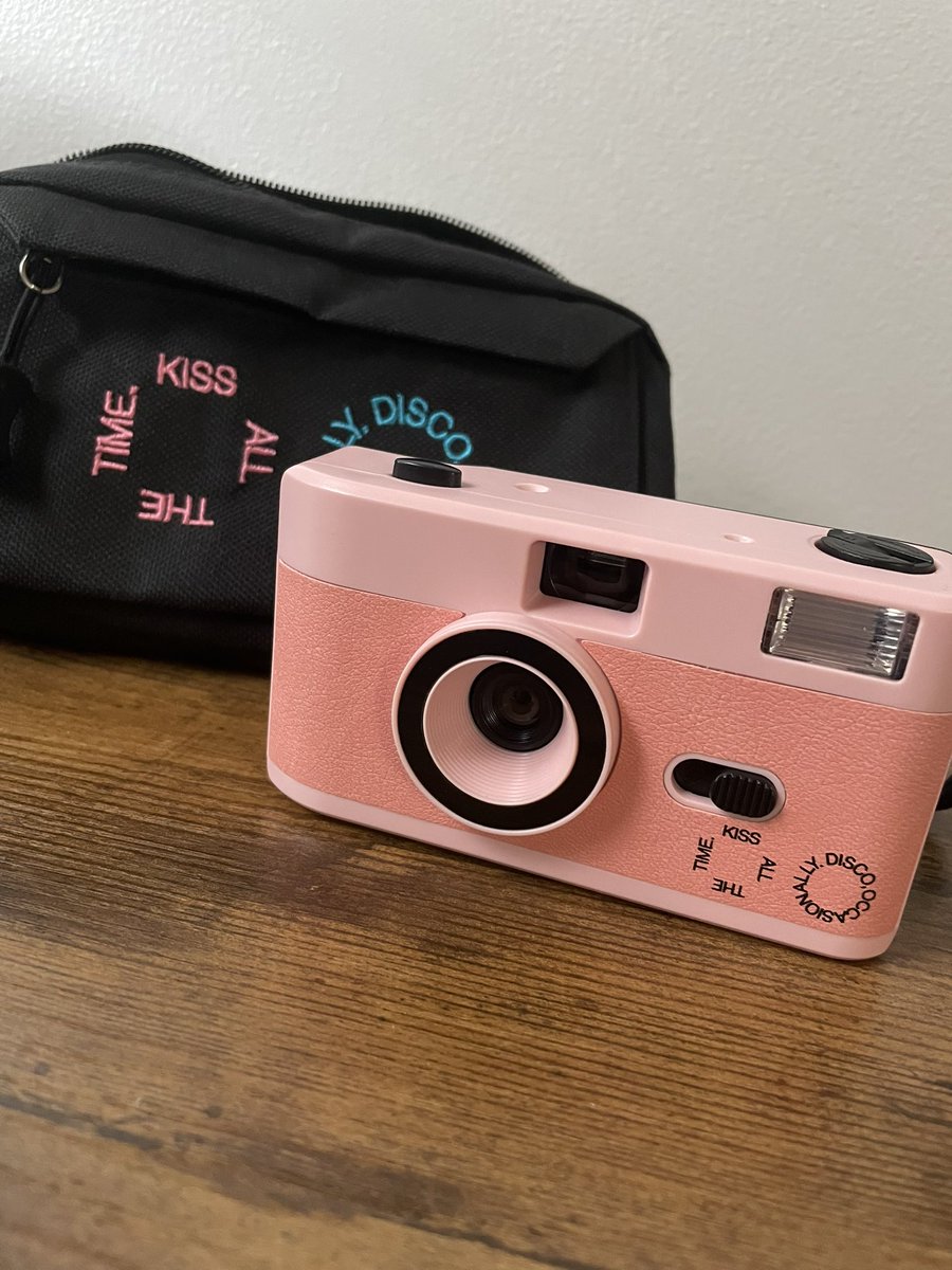 nicole 🛰️ tweet media