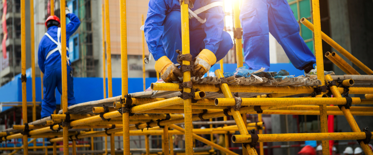 OSHAcademy's tweet image. Scaffolding safety doesn’t start at the top.
It starts during setup — with proper assembly and secure connections.
#ScaffoldSafety