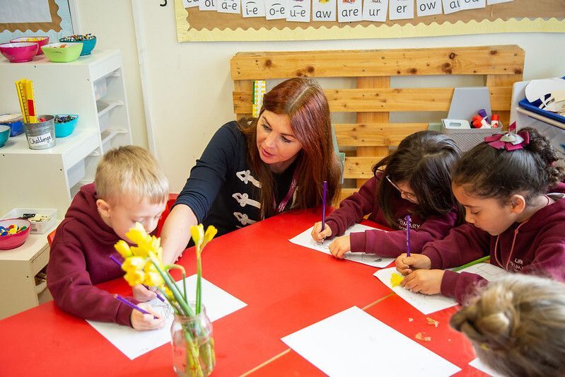 Artsmarkaward's tweet photo. Summer term dates for Artsmark Modules 2 and 3 sessions with @GoldsmithsUoL are now available to book online.  

More on Goldsmiths' Artsmark learning programme and links to book are here 👇

https://t.co/YXYckPTcq1 https://t.co/M3rHWwbXVk