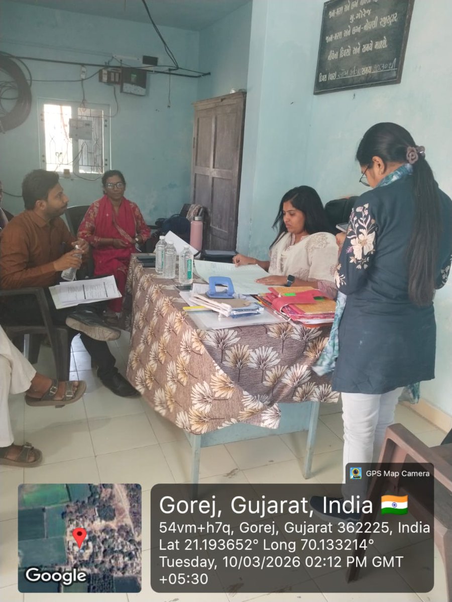 mammangrol12's tweet photo. આજ રોજ ગામની ગોરેજ, કંકણા, દિવરણા પંચાયત કચેરી ખાતે તપાસણી કરવામાં આવી તેમજ તલાટીશ્રીઓને વસુલાત સ્વચ્છતા અને જરૂરી સૂચનો આપવામાં આવ્યા.@CMOGuj @revenuegujarat @InfoGujarat @collectorjunag @esdmkeshod @InfoJunagadhGoG https://t.co/XCgZG5gDuS