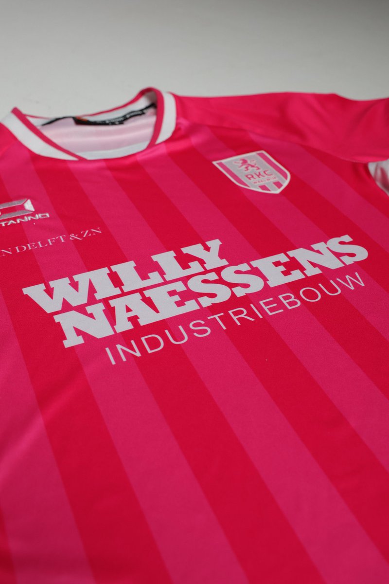 TheKitmanUK's tweet photo. 🗞️ #Kitnews as the new limited edition @RKCWAALWIJK Ladies Night kit 2025-26 made by Stanno has been unveiled.

📸 https://t.co/p84HVnQUUJ

#TheKitman 👚

#ROCWaalwijk #LadiesNight #Stanno https://t.co/F8hqCMJRNL
