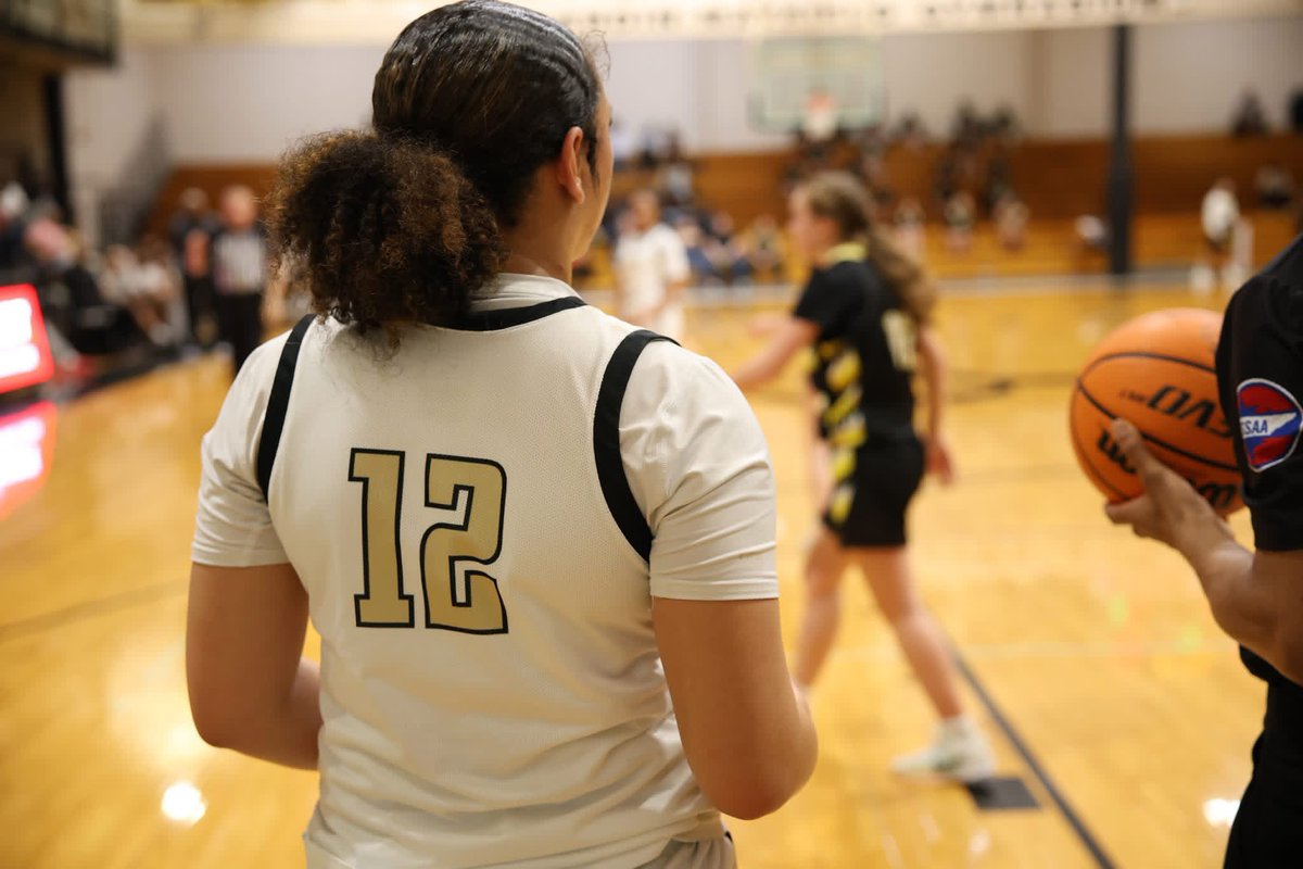 AshlanColeman09's tweet photo. Grateful for a great season with my Lady Cats💛🖤

21–12 season.

First home Region game, Sub-State, and 20-win season since 2017.

Blessed to earn All-District, All-Tournament Team, and All-Region.

Thankful for my team and coaches. 
We made history!

To be continued.. #12 https://t.co/sU09mfGBrU