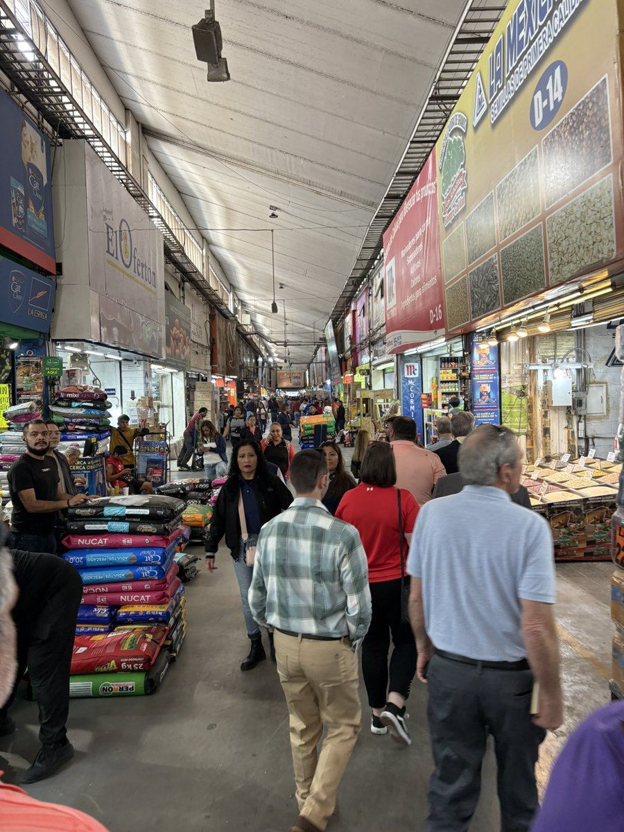 HannahSpang_FW's tweet photo. A view inside the market which widely sells grains and pet food. It is open 24/7, 365 days a year. 🌾 https://t.co/HzRQBYubTt