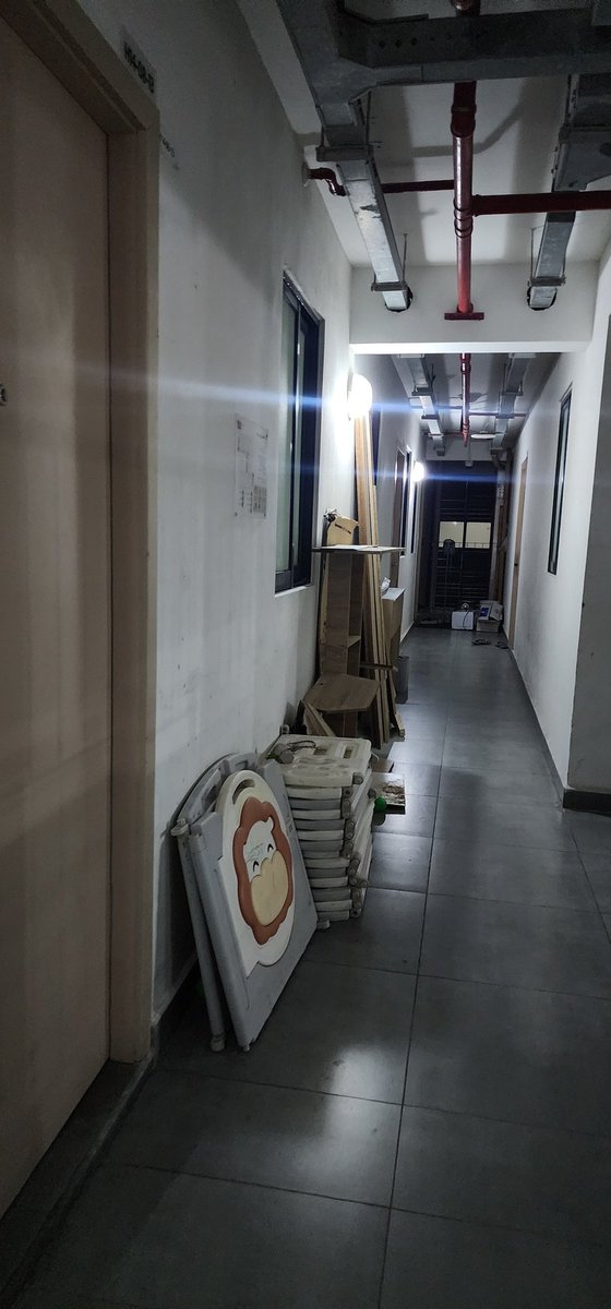 Daisyeye27's tweet photo. Hello @hdcmaldives mihen mi ehchehi hunna tha 3 months ah vuren ginavee kahaathan hiruvaa vs nula. Phase2 hiya 14tower 8th floor ...camera hure e camera thakuge use eh nukure...mi tower thireega vs kuni🤮dhiveheen haadha naathahuzeebey + hdc vs https://t.co/EB8F63e9pO
