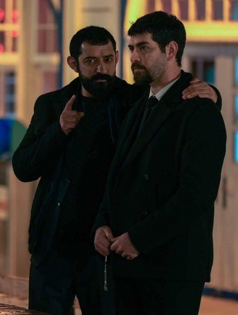 لو جيفان عنده عقل شوي كان فكر مايمشي وراء اخوه هذا واضح بيوديه بستين داهيه 🙂

                      #SevdiğimSensin #Civan