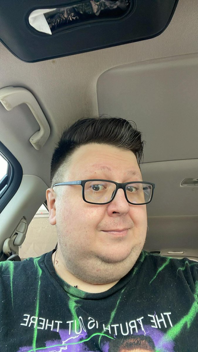 Ashley Thereon tweet media