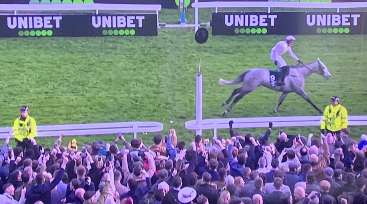 Paddy Power tweet media