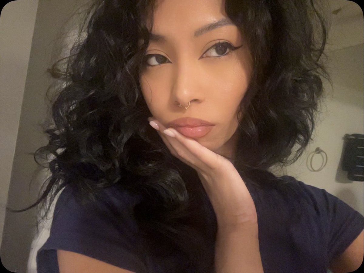 good morning from ur favorite curly head ( ˘ ³˘)