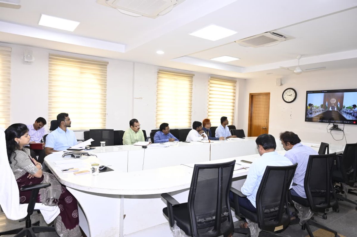 గౌరవనీయ ప్రభుత్వ ప్రధాన కార్యదర్శి నిర్వహించిన 'ప్రజా పాలన - ప్రగతి ప్రణాళిక' కార్యాచరణ వీడియో కాన్ఫరెన్స్‌లో జిల్లా కలెక్టర్ అండ్ మేజిస్ట్రేట్ స్నేహ శబరిష్ గారు సంబంధిత అధికారులతో కలిసి పాల్గొన్నారు.
<a href="/TelanganaCMO/">Telangana CMO</a> 
<a href="/TelanganaCS/">Office of Chief Secretary, Telangana Govt.</a>