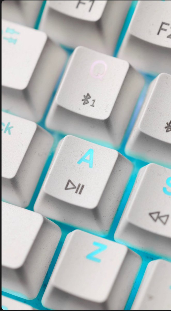 kaizensetupng's tweet photo. CX23 MECHANICAL KEYBOARD #minimalist #desksetup #mechanicalkeyboard #kaizensetup https://t.co/SwrlAQkO3A