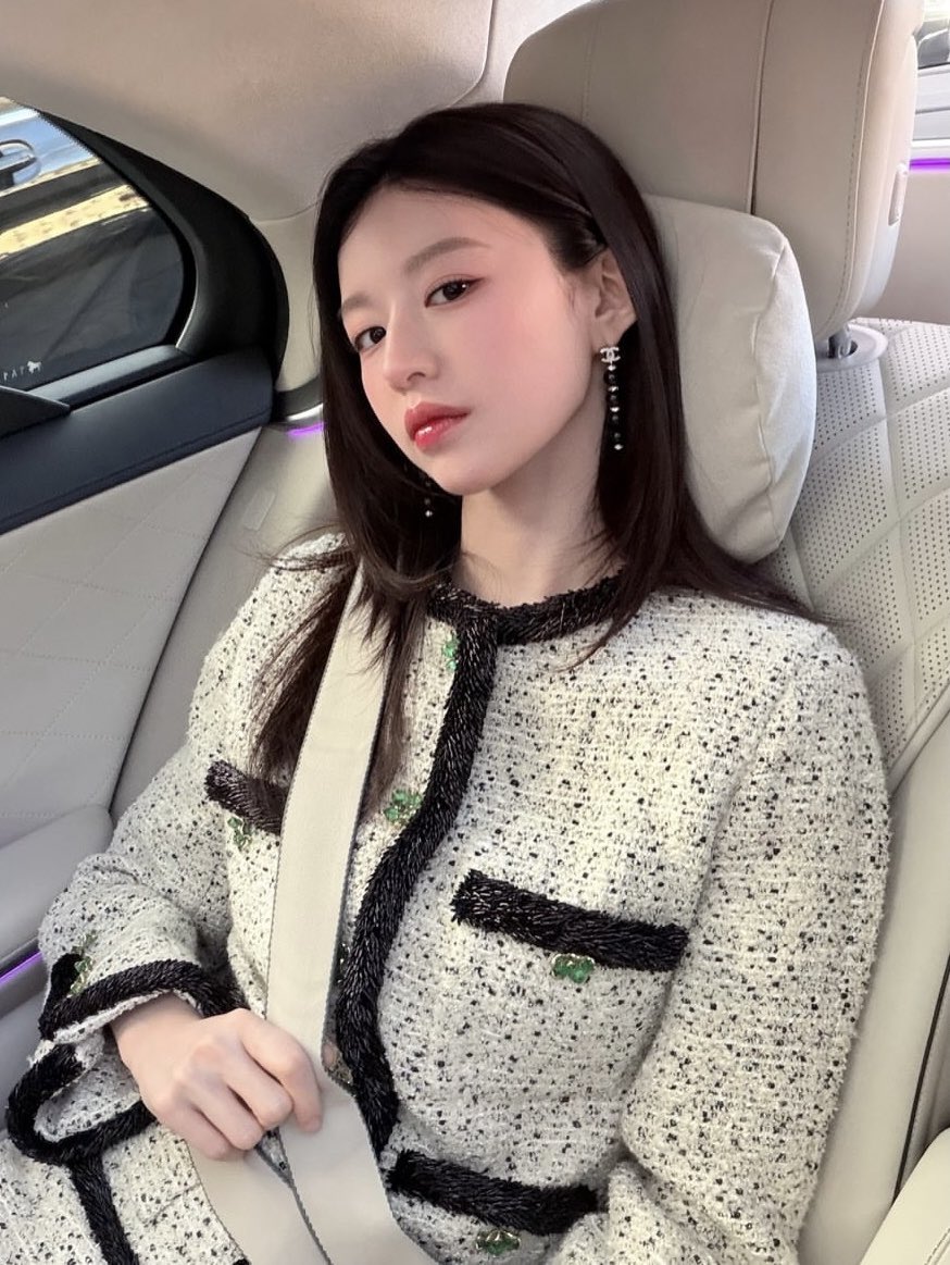 go younjung tweet media