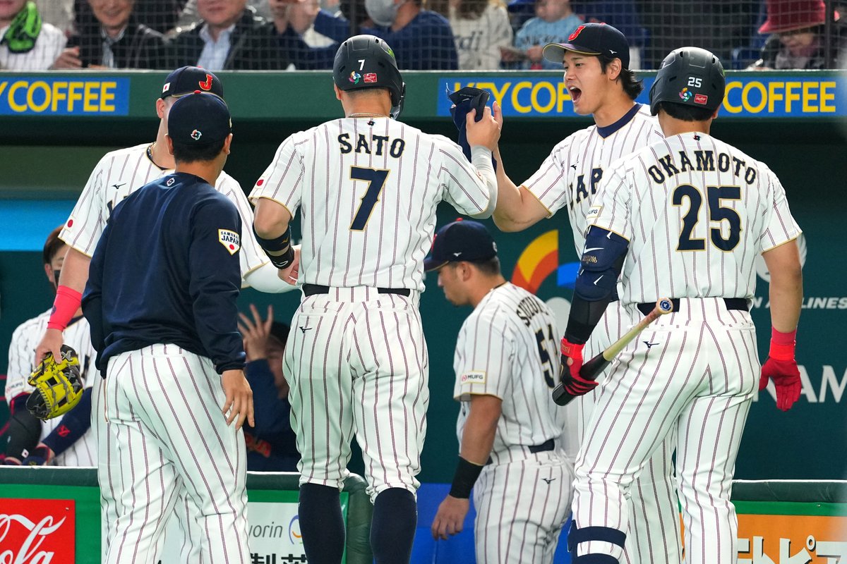 侍ジャパン ??】 1打席目に2塁打を放った #佐藤輝明 内野手‼️ 1番 