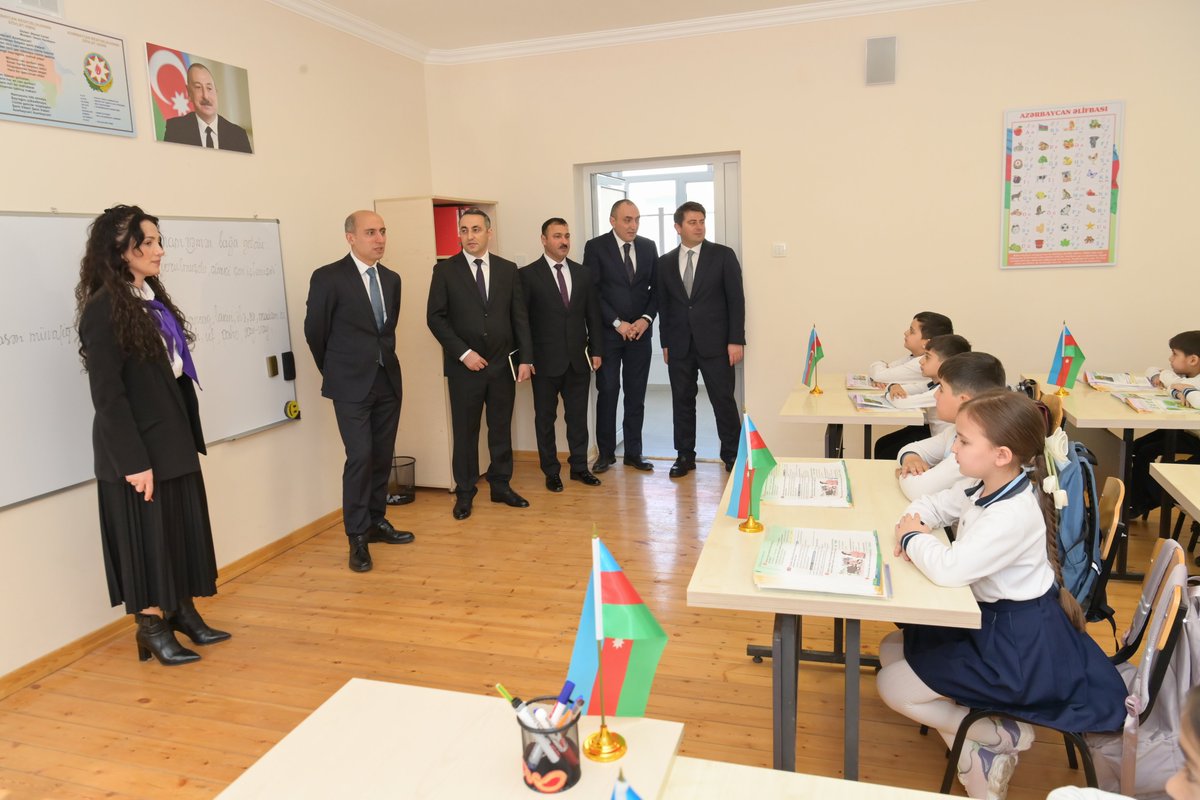 tehsilgovaz's tweet photo. Elm və təhsil naziri Emin Əmrullayev Xankəndi və Xocalı şəhərlərinə səfəri çərçivəsində bir sıra təhsil müəssisələrində olub, dərs prosesini izləyib, müəllim və şagirdlərlə görüşüb.

Ətraflı: https://t.co/J7ZsmGCn8e

#ElmVəTəhsilNazirliyi #EduGovAz #Eduaz #BöyükQayıdış #Xocalı #Xankəndi