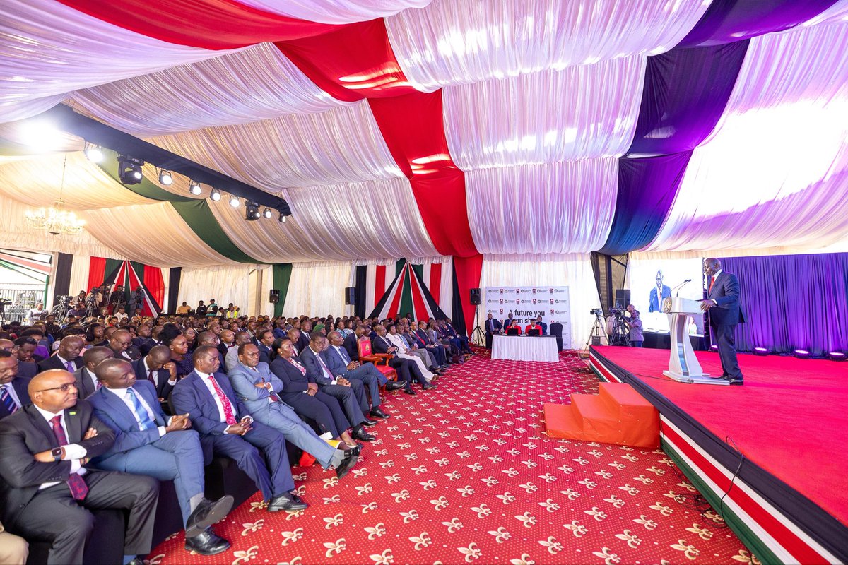 SDP_KE's tweet photo. Petroleum PS @official_MLiban alongside CS @OpiyoWandayi joined H.E. President @WilliamsRuto at the @NSE_PLC today for the bell-ringing ceremony marking the listing of the Kenya Pipeline Company (KPC).
​This move marks the first Government IPO at the @NSE_PLC in over a decade, signaling renewed momentum in deepening Kenya’s capital markets. It expands investment opportunities and positions @kenyapipeline to mobilize capital for regional energy infrastructure development.
​@StateHouseKenya @kenyapipeline @CMAKenya @PrivatisationKE @cdsckenya @KeTreasury